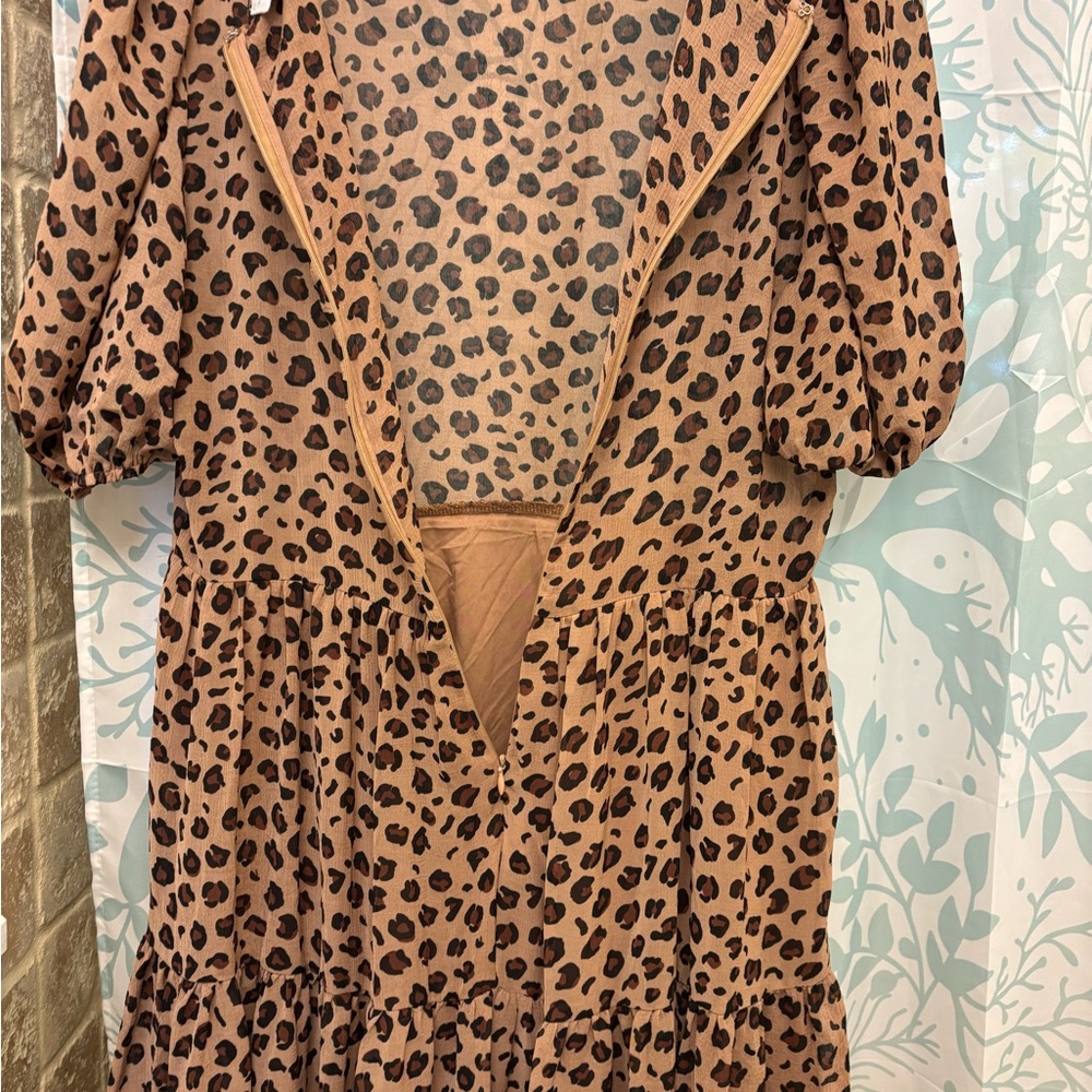 NFD
Lucia Abigail Dress
Brown Tan Tiered Puff Sleeve Dress
US Size 8 - Picture 7 of 8
